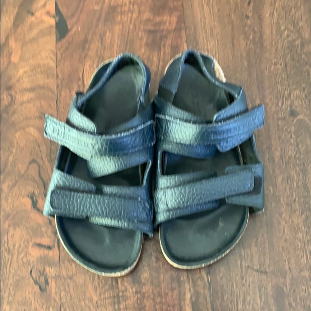 Authentic Burberry grainy leather sandals